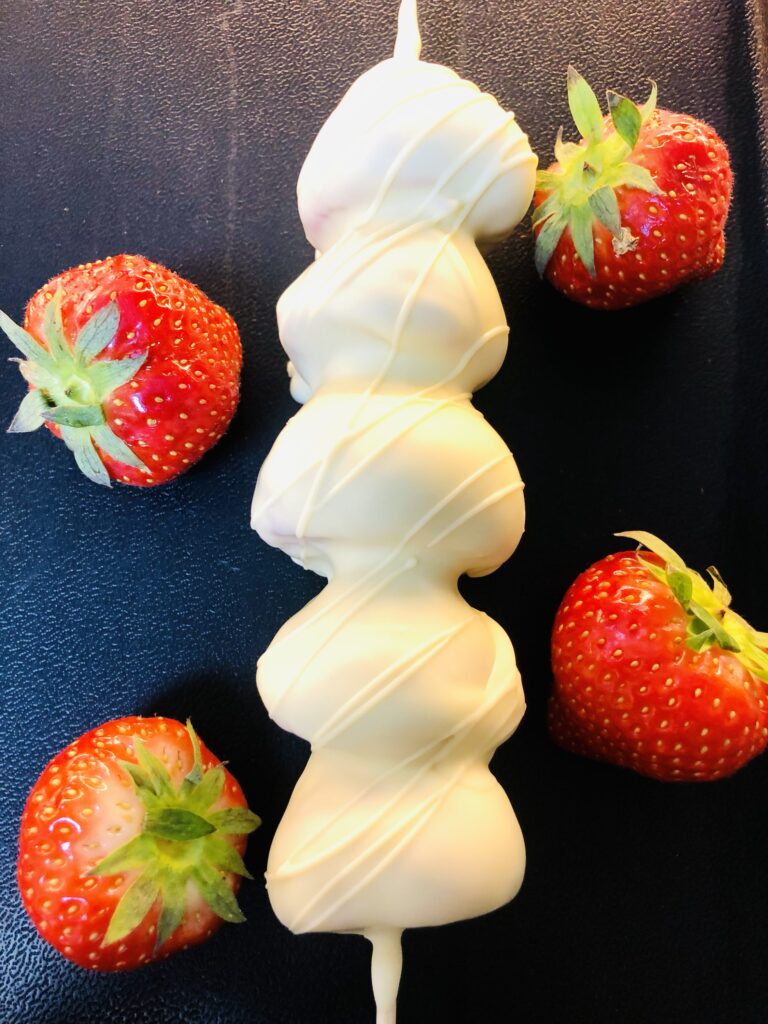 Schoko-Erdbeeren ( Weisse Schoko ) - Boogie Donuts